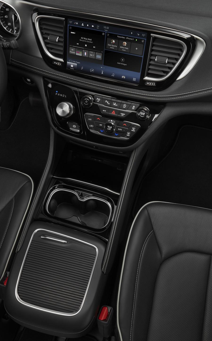 Детали интерьера Chrysler Pacifica Limited S Appearance Package AWD (RU) 2020 года  (фото 57 из 70)